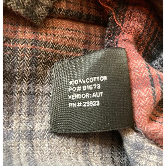 Work n’ Sport Men’s Flannel Shirt L Red Gray Black Plaid Button-Up 100% Cotton - Picture 3 of 9